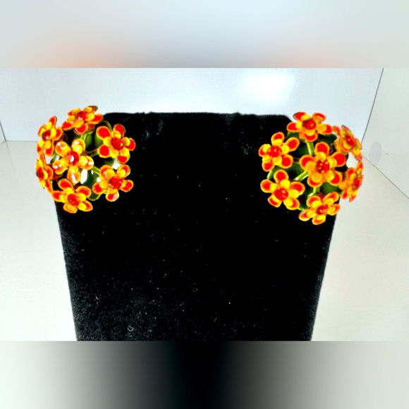 60s Pretty Posies Flower Clip-on Earrings - Picture 1 of 10